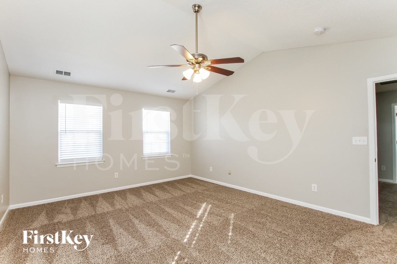 2816 Bridgeville Ln - Photo 7 of 15