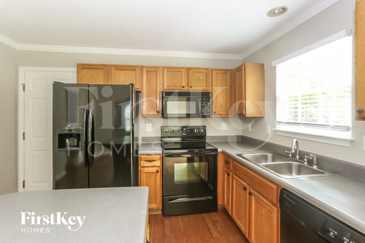 5841 Branthurst Dr - Photo 5 of 13