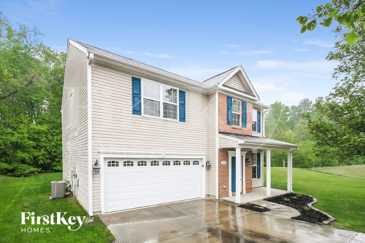 2642 Hidden Pond Cv - Photo 2 of 15