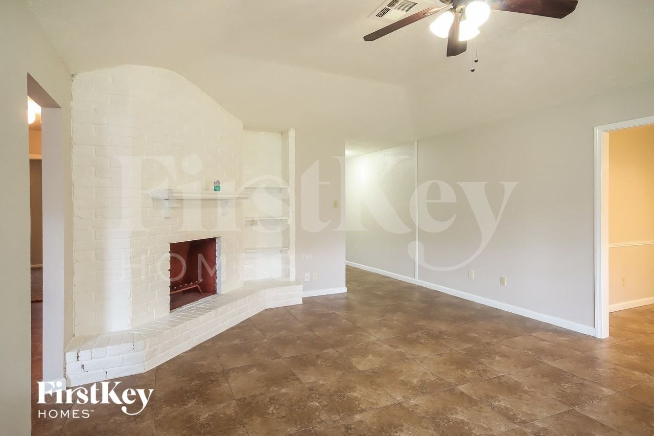 10411 Cedartowne Ln - Photo 3 of 15