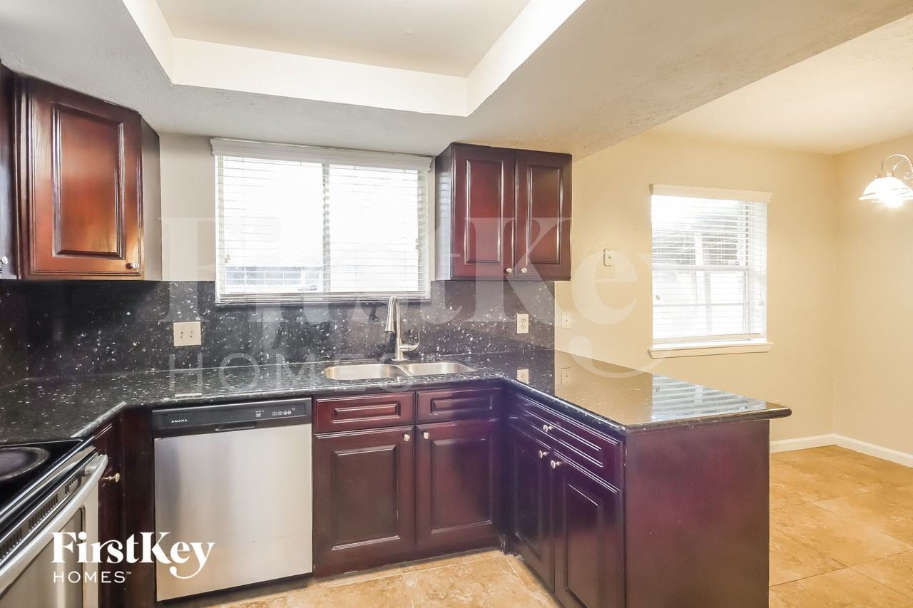 10411 Cedartowne Ln - Photo 7 of 15