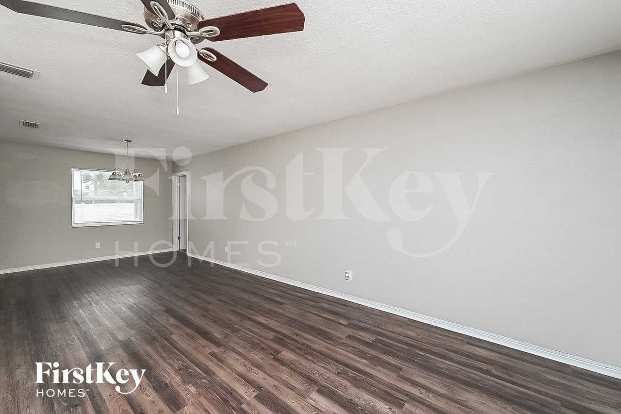 13109 114th St - Photo 2 of 15