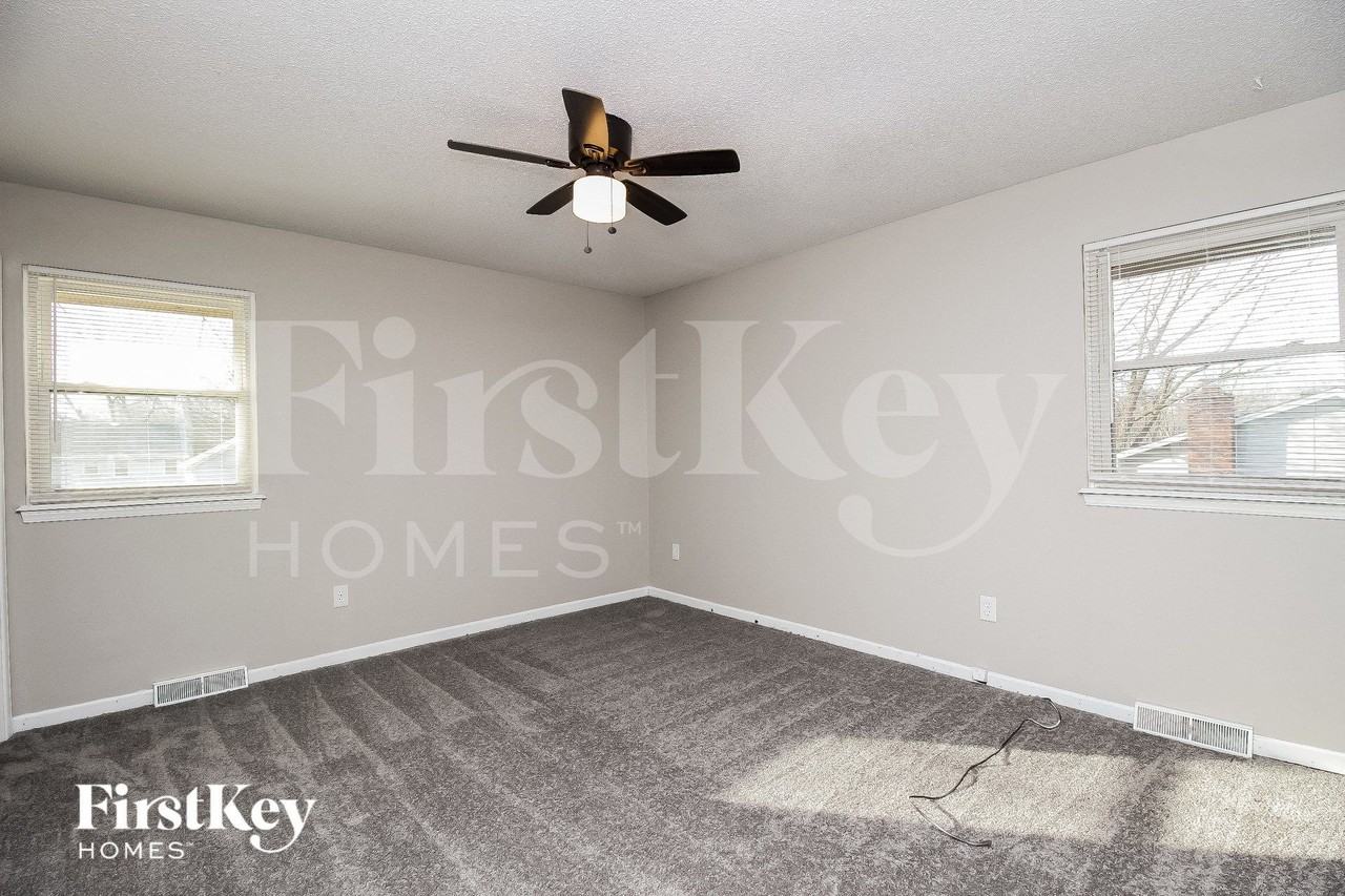 707 Ne 113th St - Photo 6 of 15