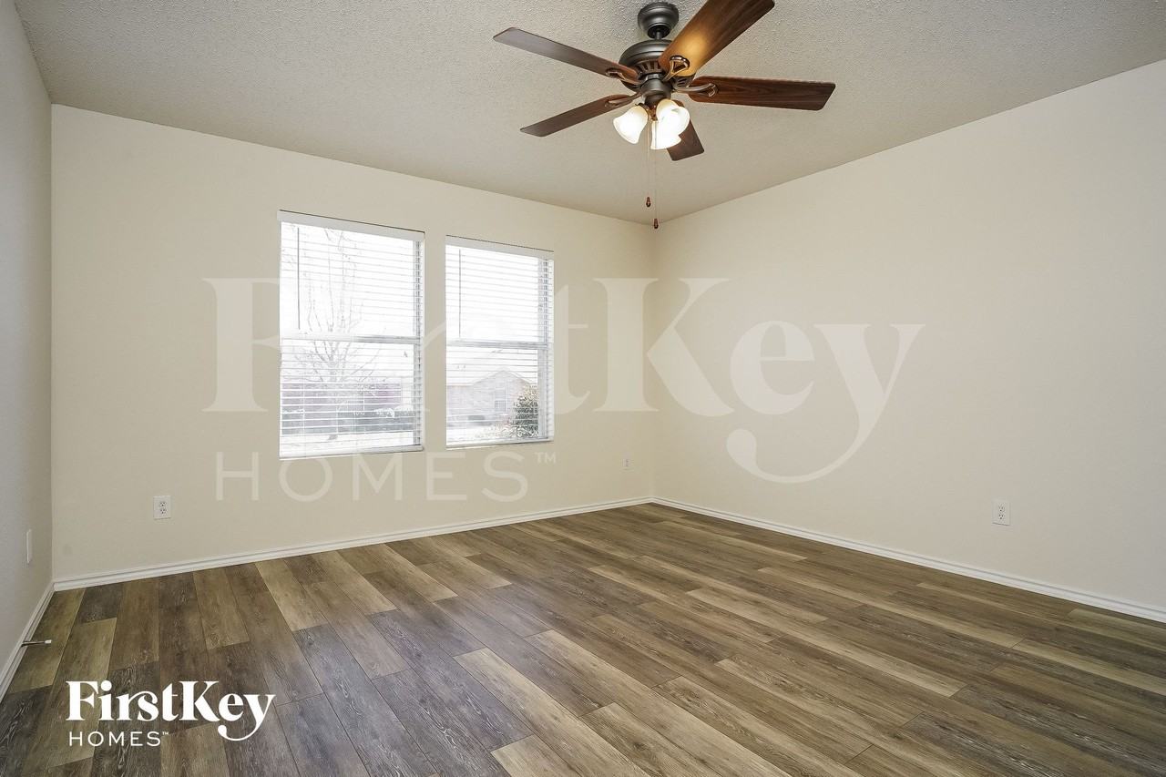 1464 Greenbrook Dr - Photo 6 of 15