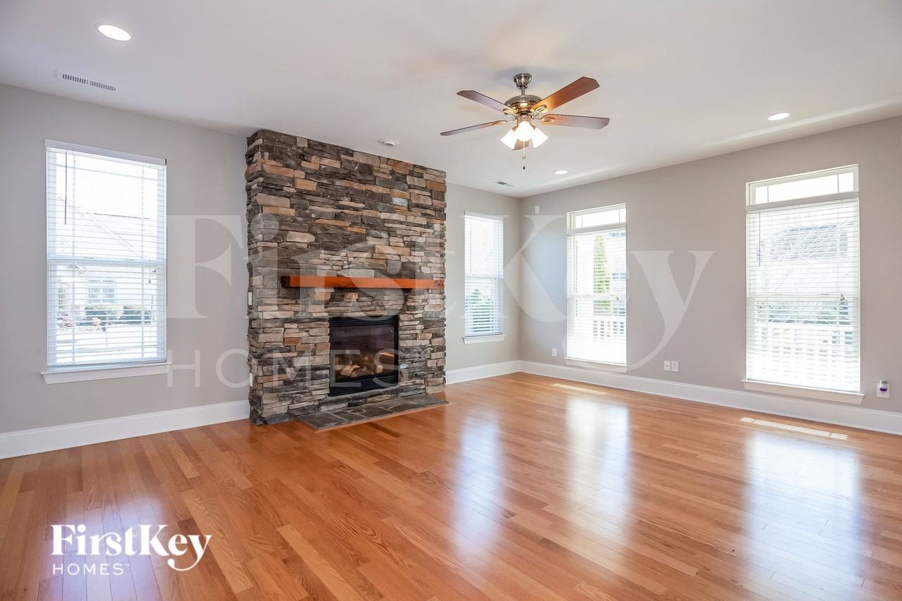 14029 Cedar Pond Cir - Photo 2 of 15