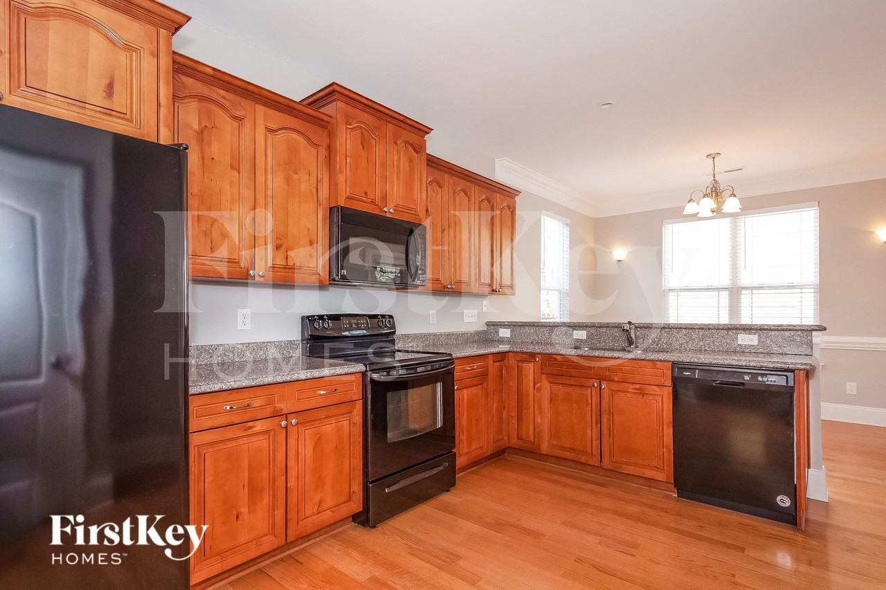 14029 Cedar Pond Cir - Photo 6 of 15