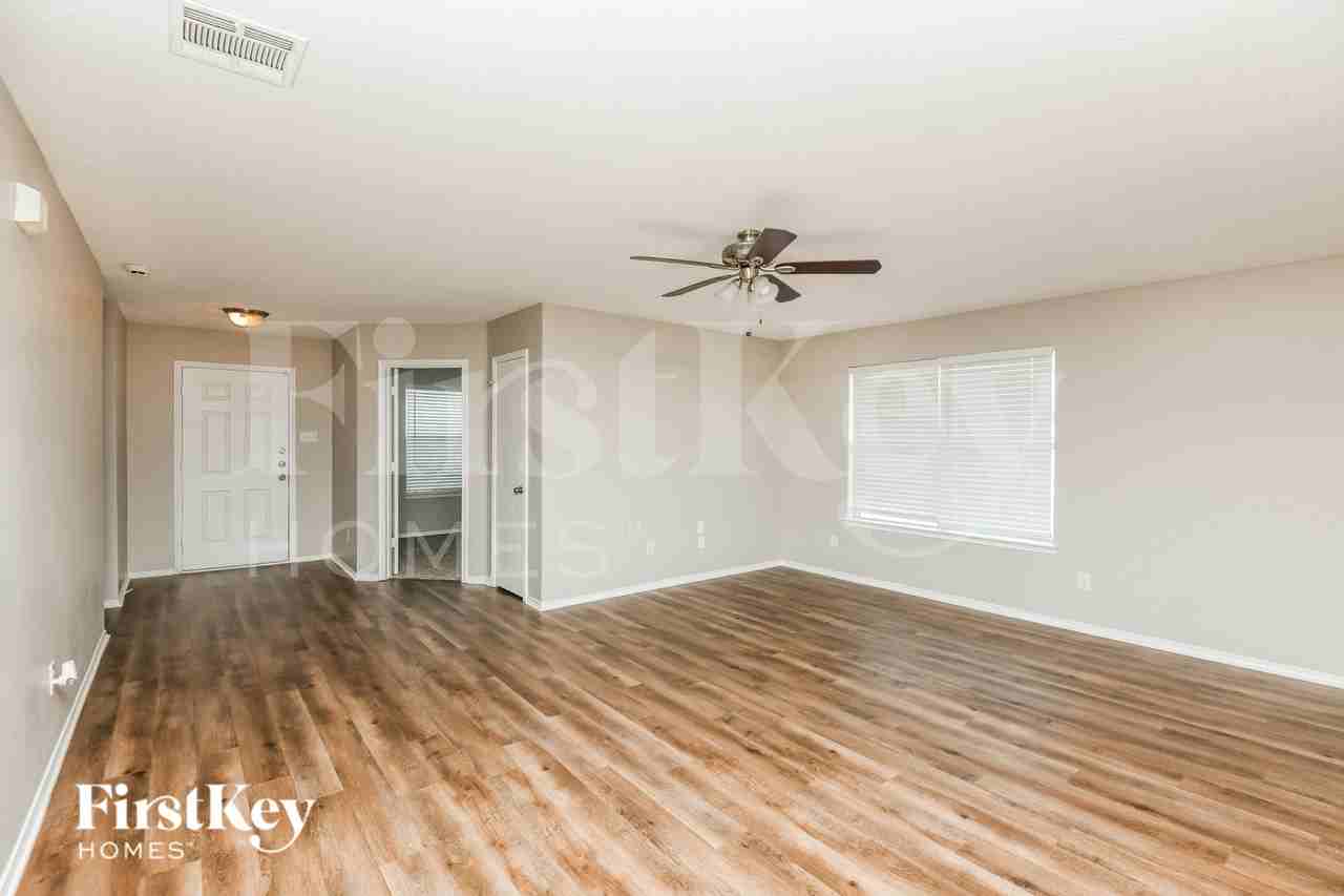 920 Dove Meadows Dr - Photo 2 of 14