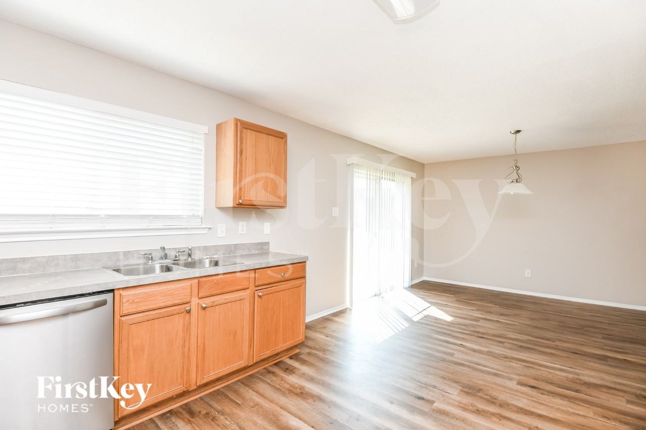 920 Dove Meadows Dr - Photo 4 of 14