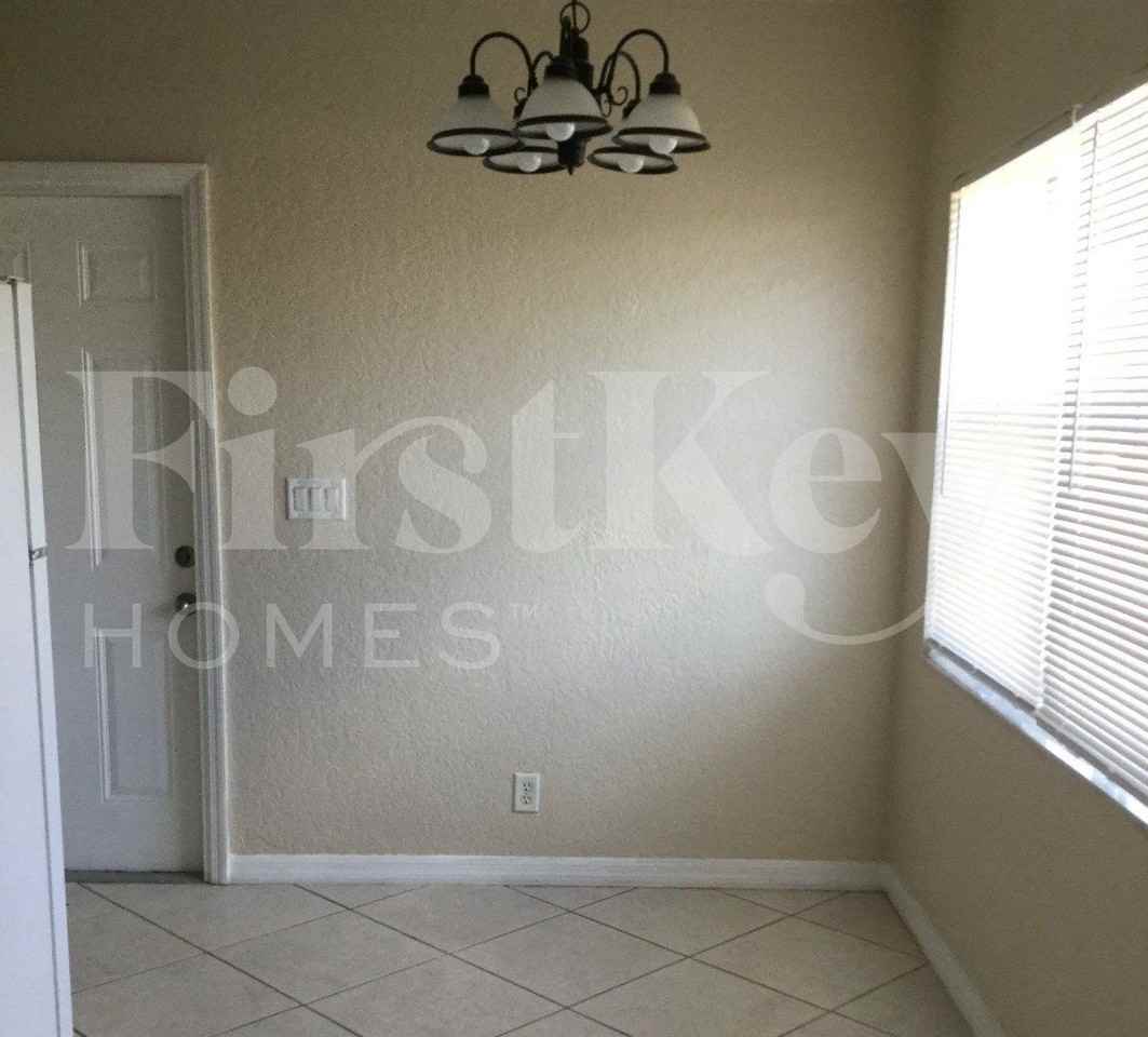 900 W Bloxham St - Photo 5 of 18