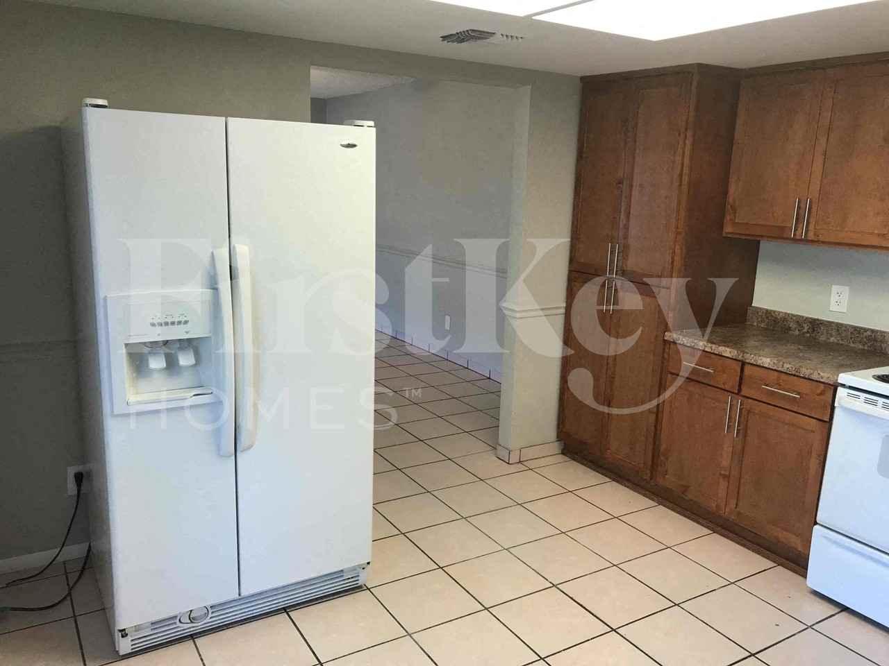 7629 W Flower St - Photo 6 of 19