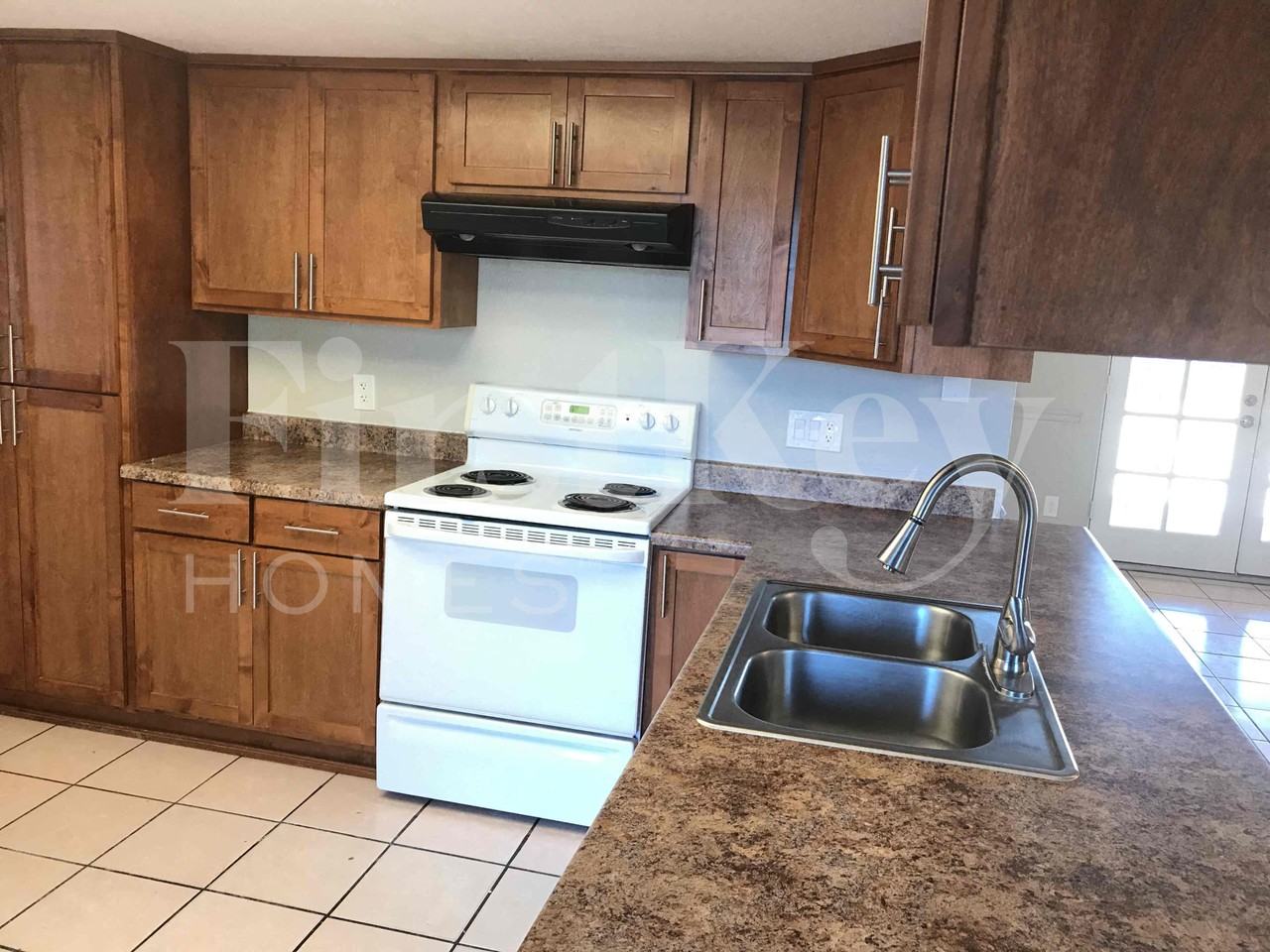 7629 W Flower St - Photo 7 of 19