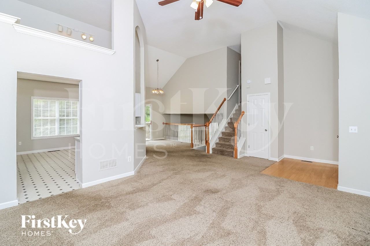 5734 Newnan Cir - Photo 3 of 16