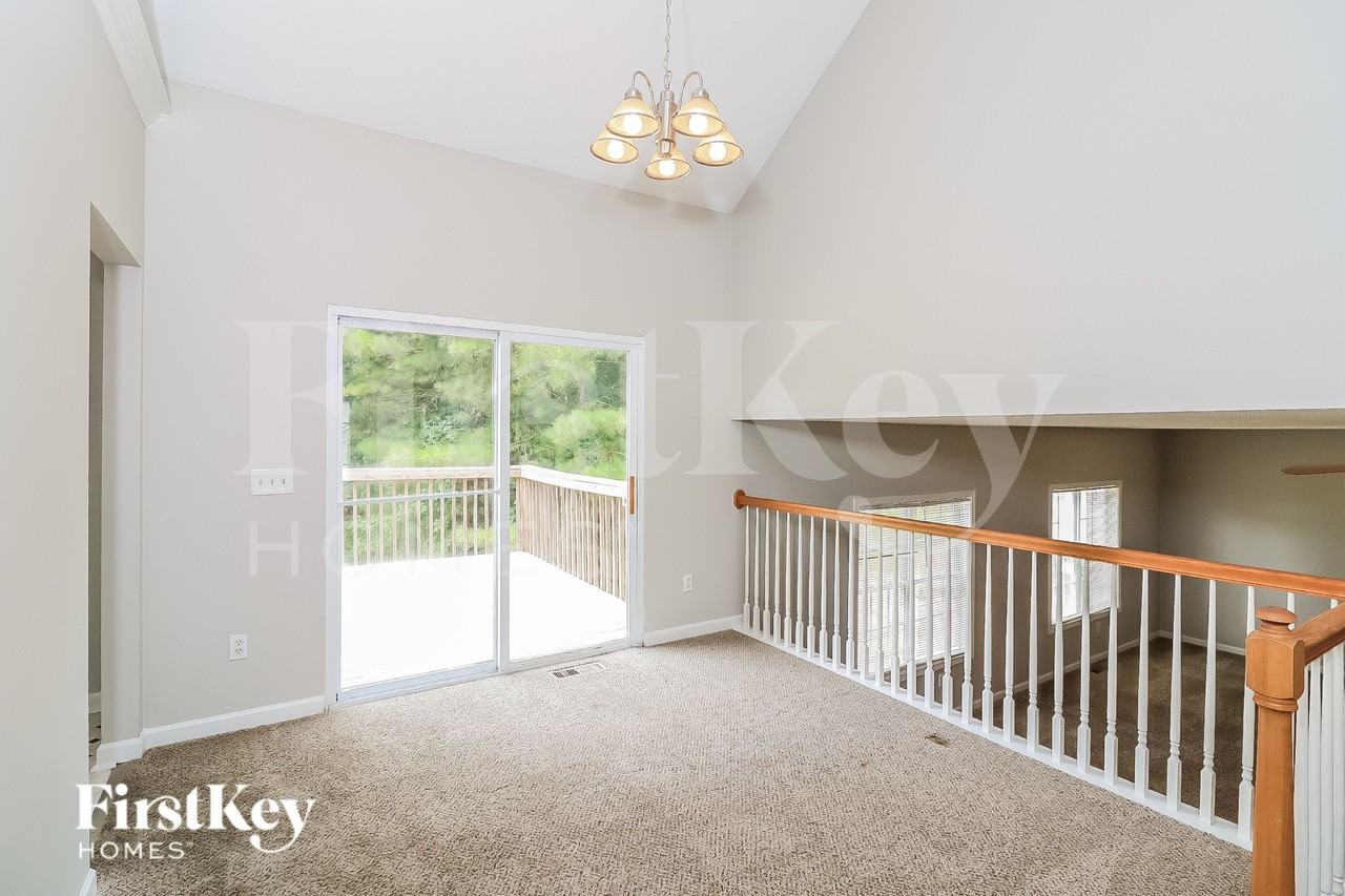 5734 Newnan Cir - Photo 5 of 16