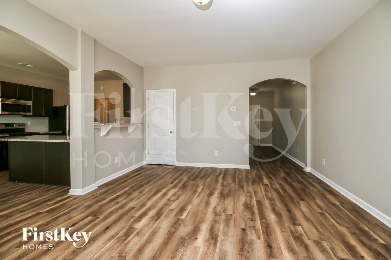 428 Rankin Cir - Photo 2 of 19