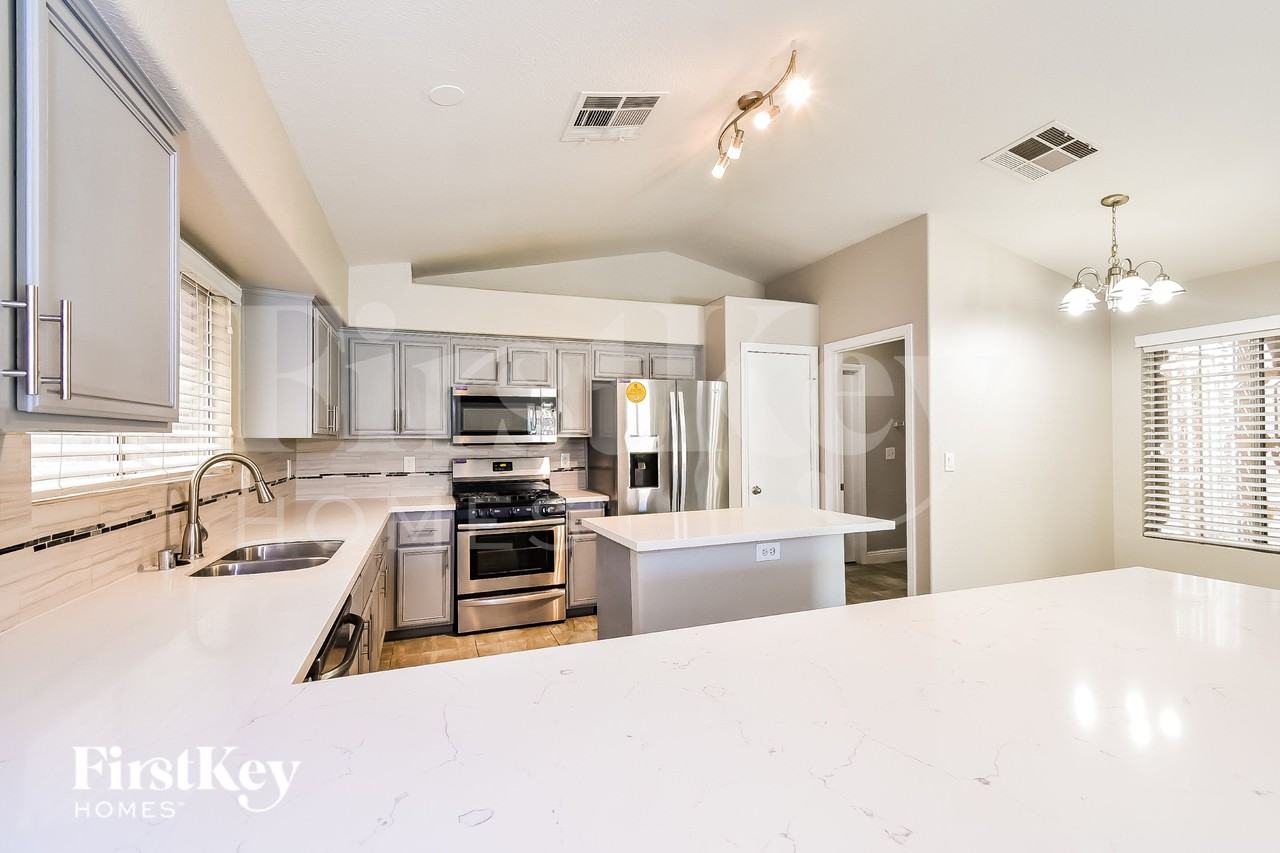 3910 Scotsman Way - Photo 6 of 16