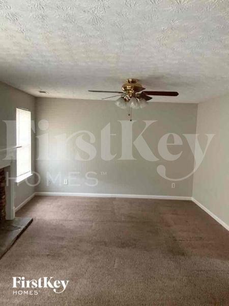 3602 Coveside Ct - Photo 4 of 10