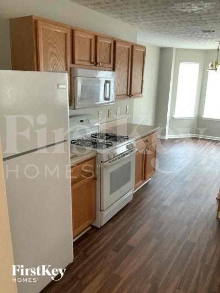 3602 Coveside Ct - Photo 6 of 10