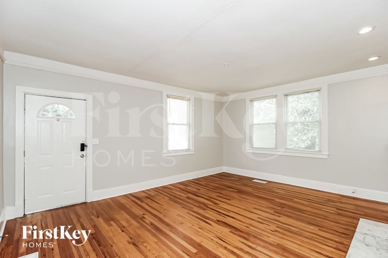 3312 Bloomfield Ave - Photo 3 of 16