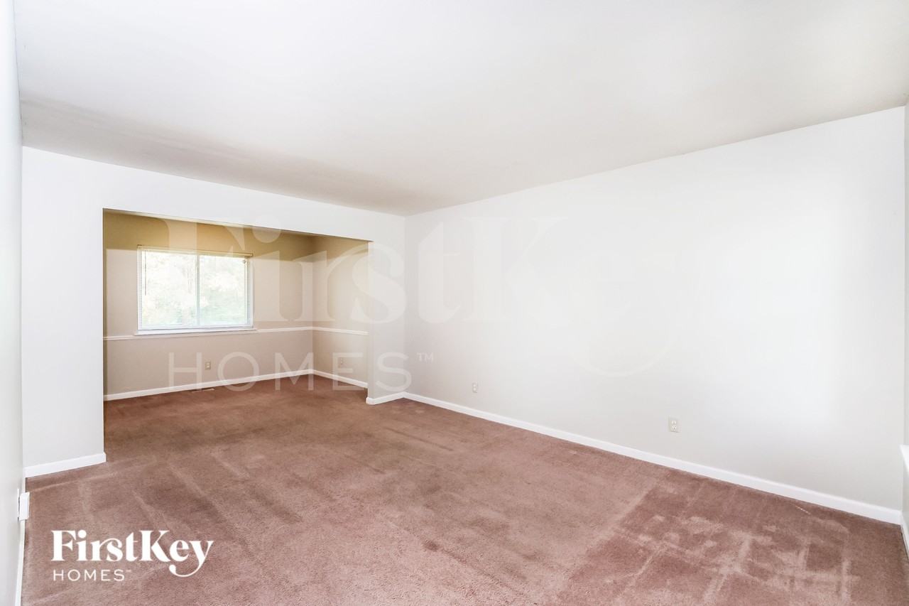 3262 Eastbrooke Ct - Photo 5 of 16