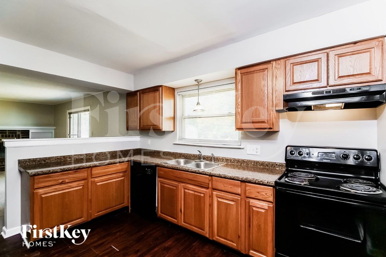 3262 Eastbrooke Ct - Photo 7 of 16