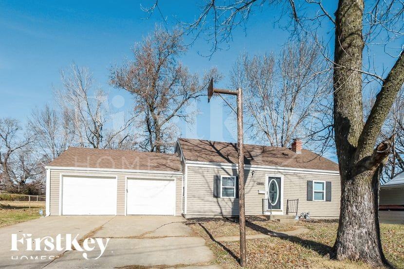 3106 Ne 56th St - Photo 2 of 15