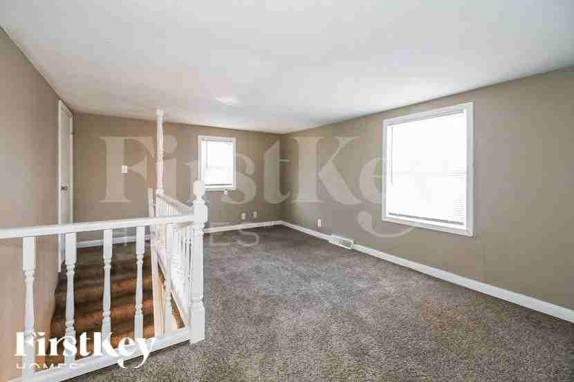 3106 Ne 56th St - Photo 3 of 15