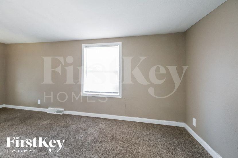 3106 Ne 56th St - Photo 4 of 15