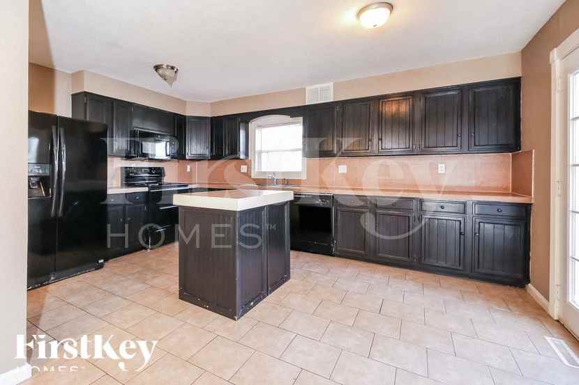 3106 Ne 56th St - Photo 6 of 15