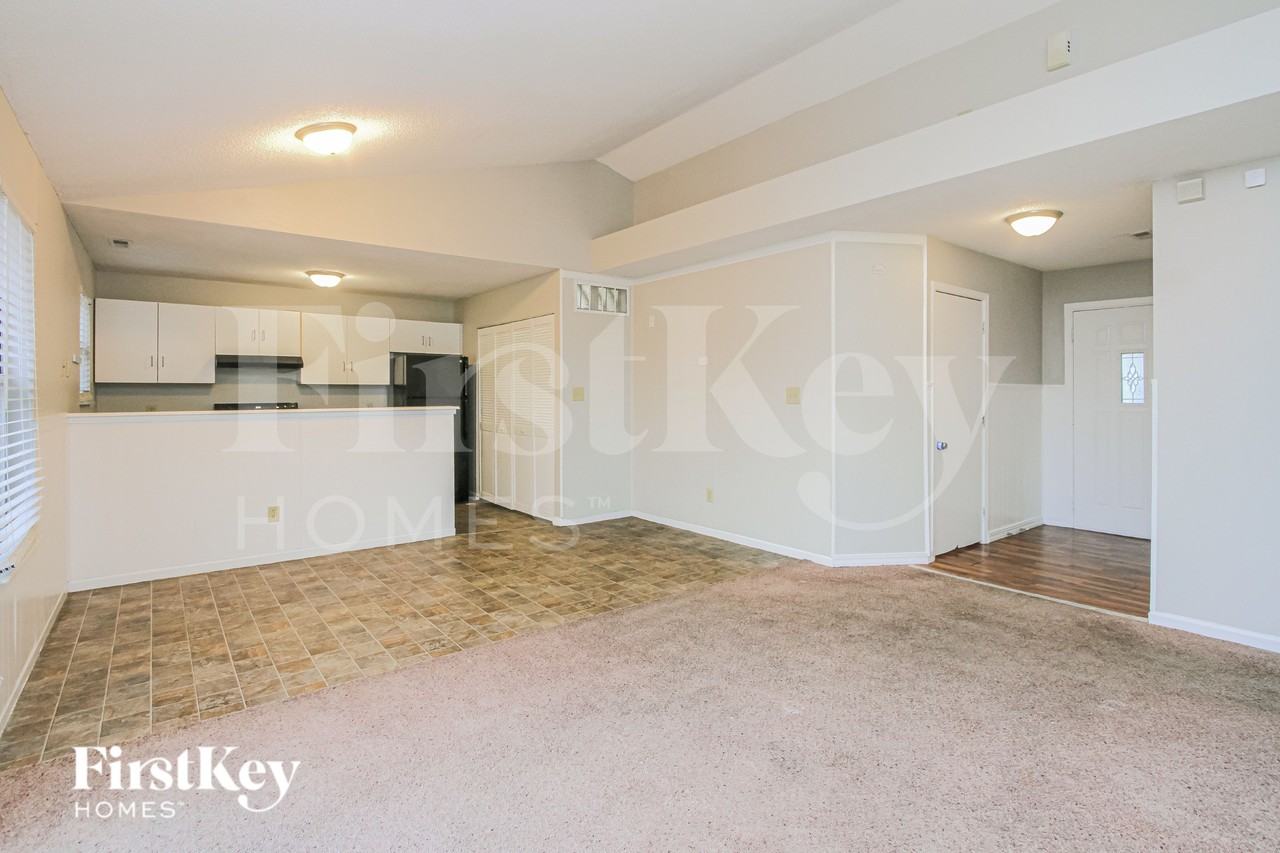 2814 Boyd Ln - Photo 3 of 19