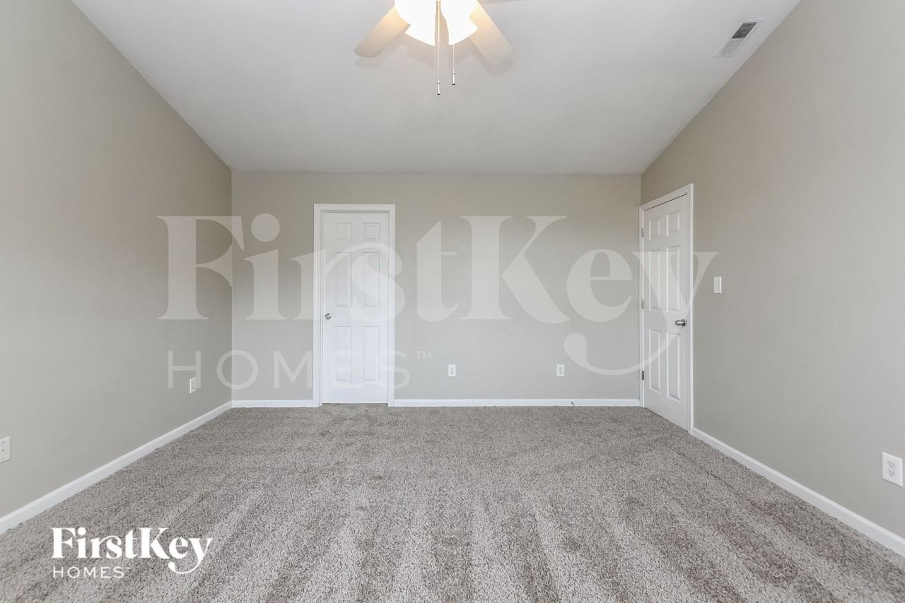 2634 Lullwater Ln - Photo 6 of 15