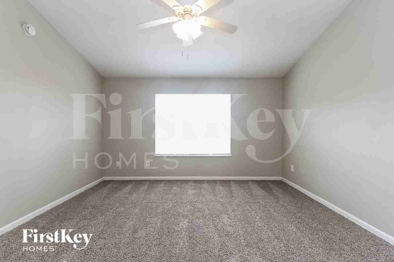 2634 Lullwater Ln - Photo 7 of 15