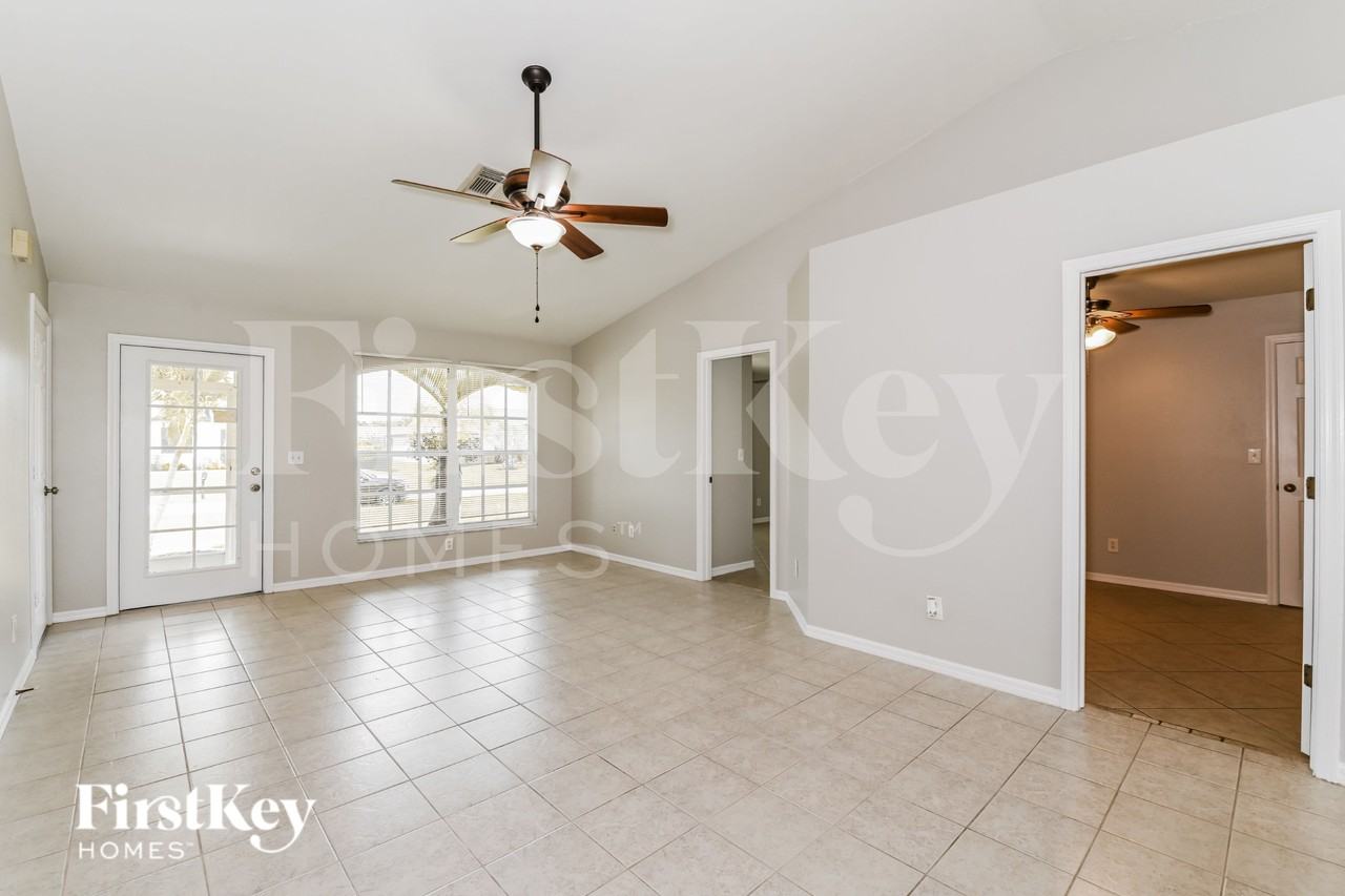 2513 Sw 31st St - Photo 2 of 16