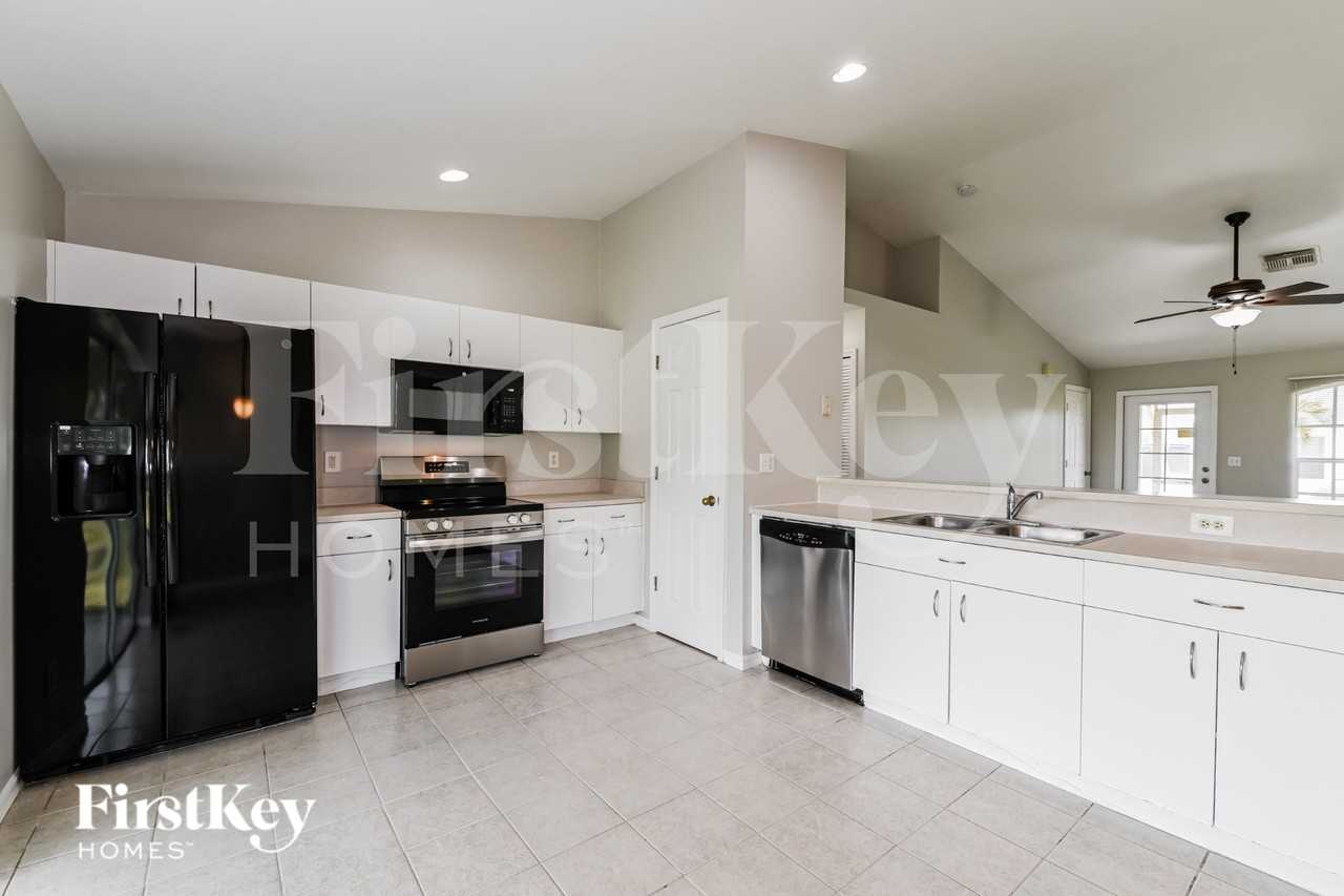 2513 Sw 31st St - Photo 5 of 16