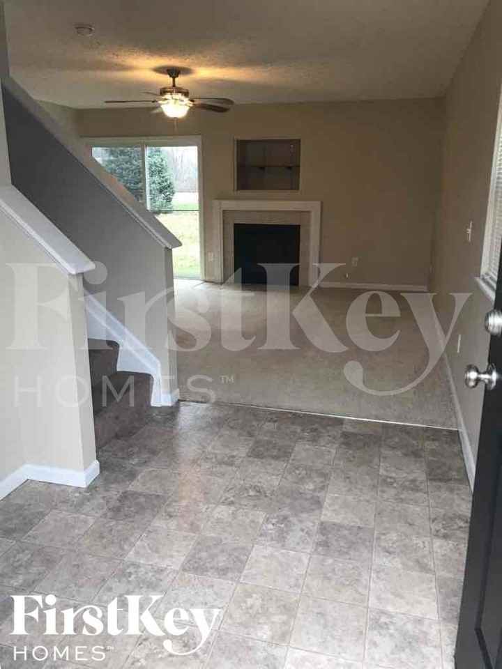 2420 Ashpoint St - Photo 3 of 24