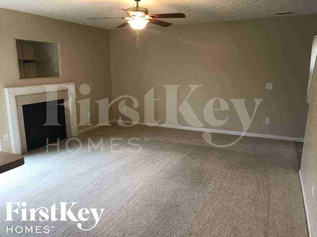 2420 Ashpoint St - Photo 4 of 24