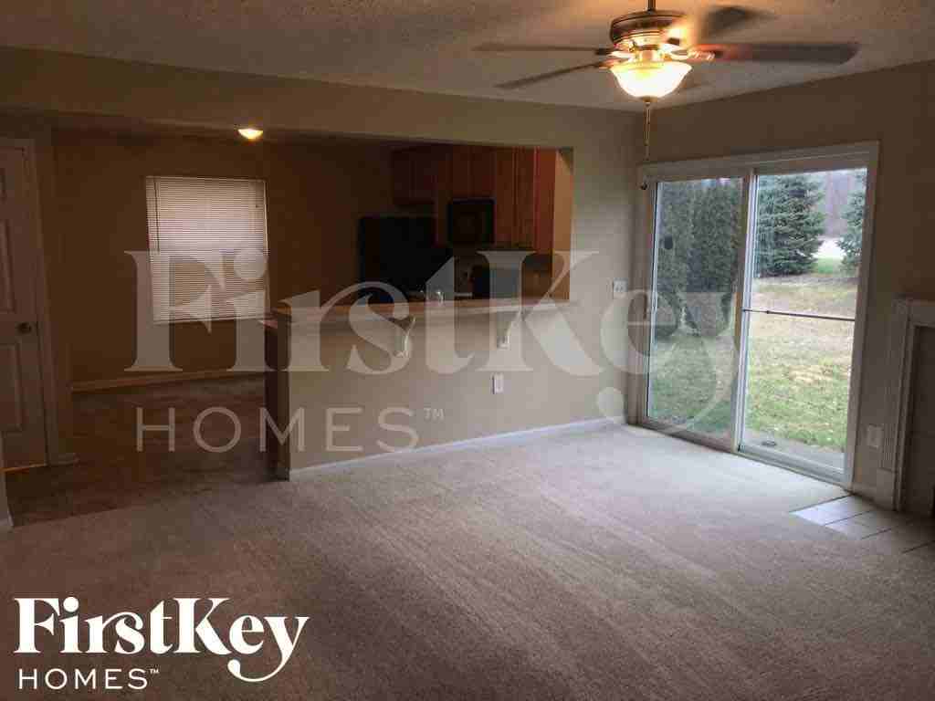 2420 Ashpoint St - Photo 5 of 24