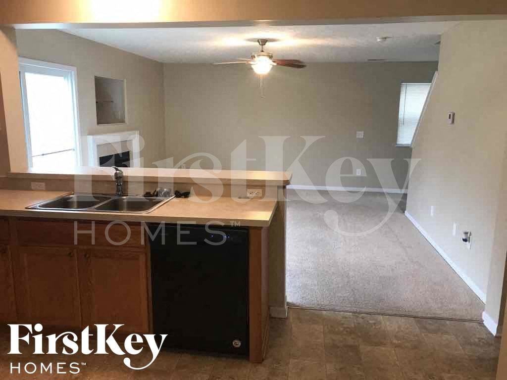 2420 Ashpoint St - Photo 7 of 24