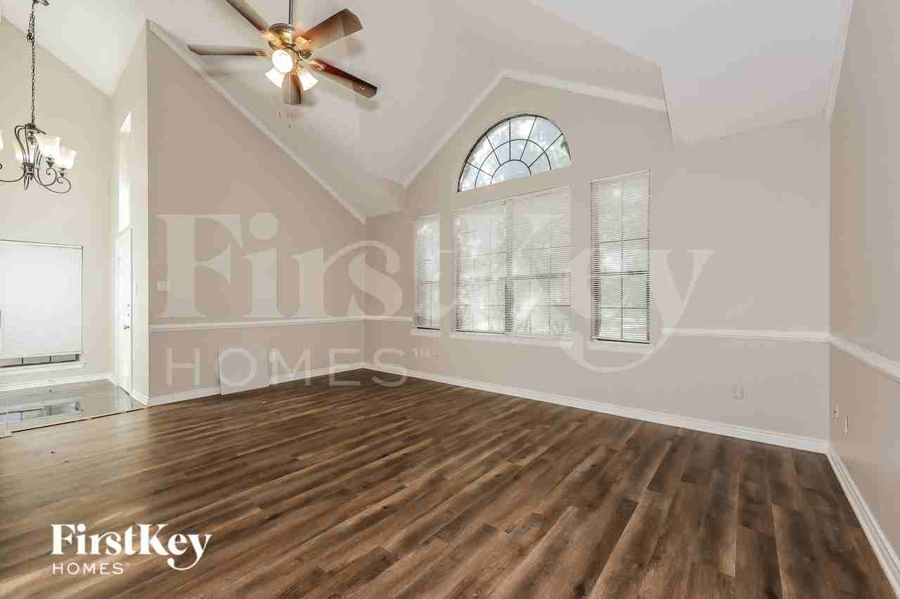 1523 Stratford Dr - Photo 7 of 16