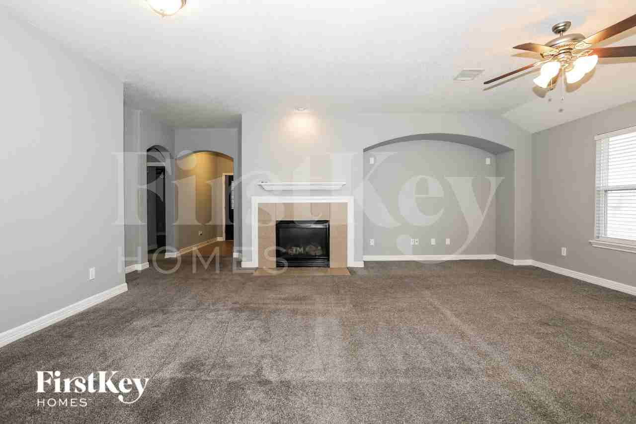 1434 Loxley Dr - Photo 2 of 15