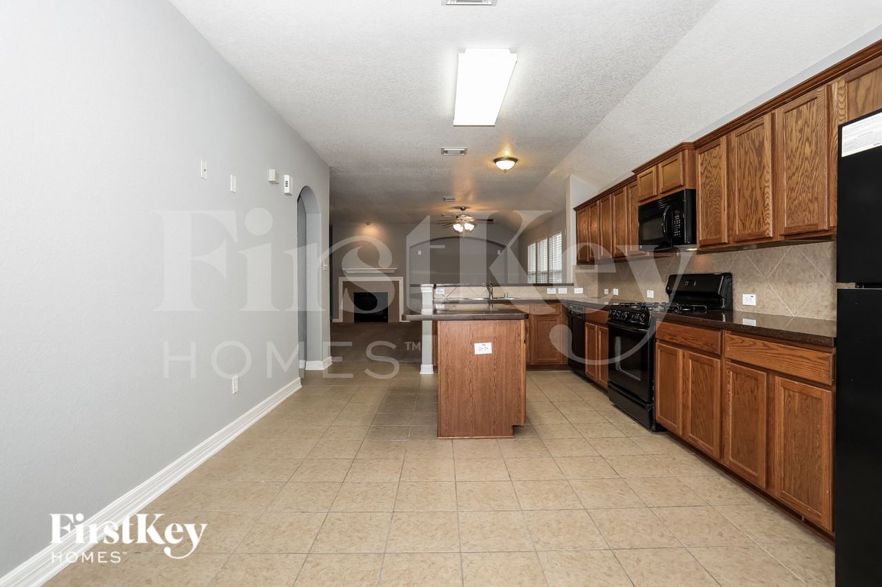 1434 Loxley Dr - Photo 7 of 15