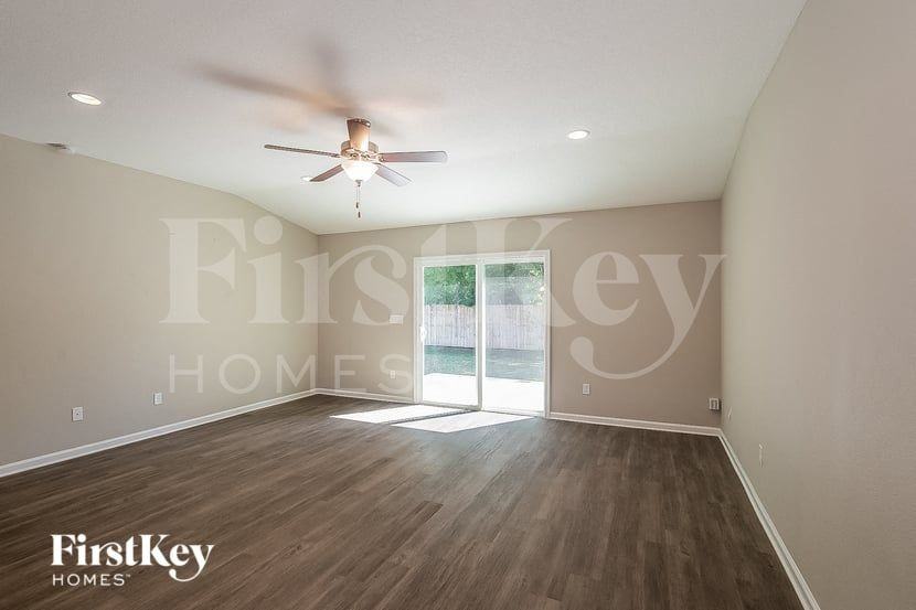 1366 Sarahs Landing Dr - Photo 2 of 15