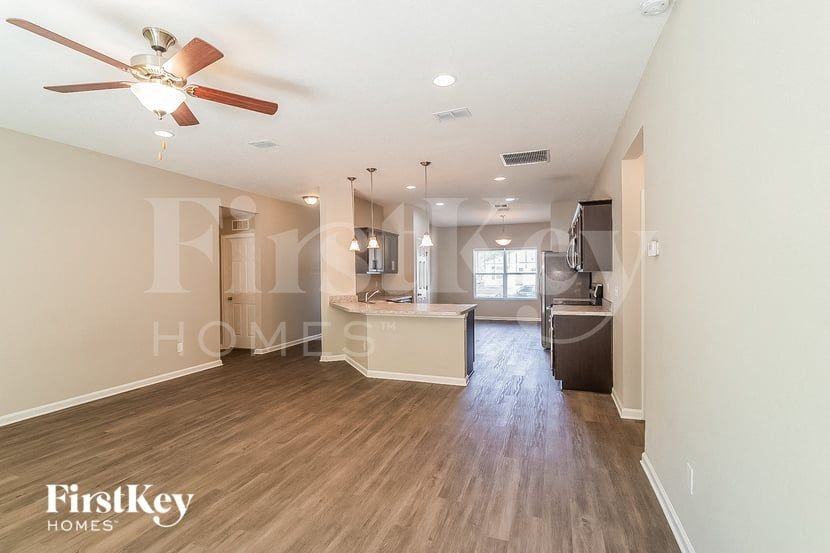 1366 Sarahs Landing Dr - Photo 4 of 15