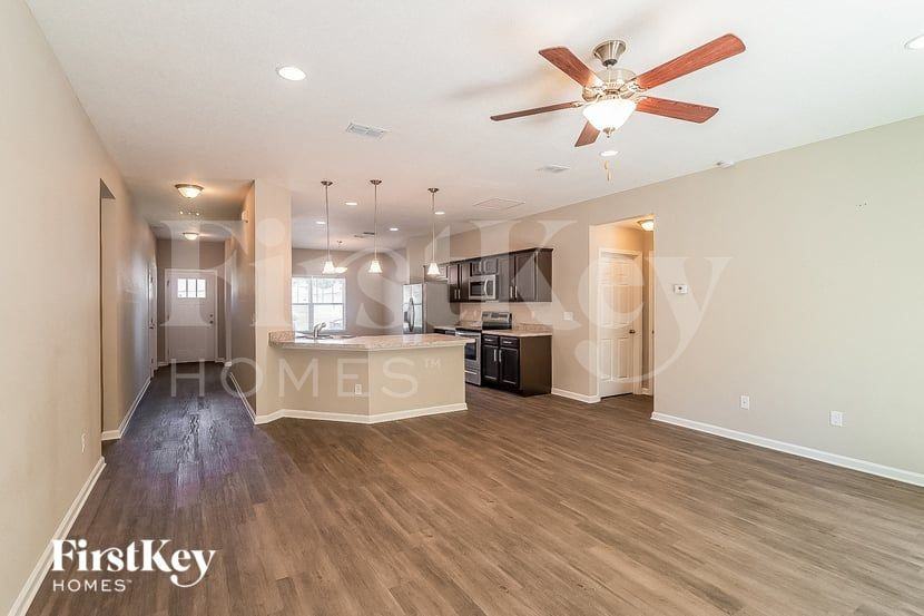 1366 Sarahs Landing Dr - Photo 5 of 15