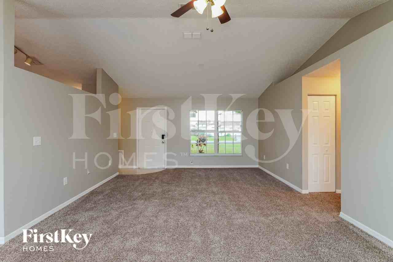 1111 Roan Ct - Photo 3 of 15