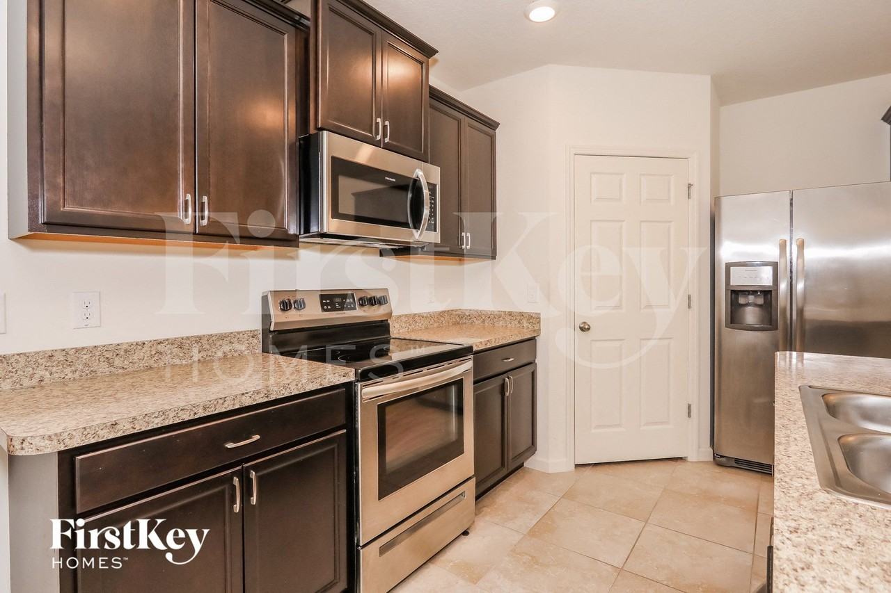 1053 Sw Canary Ter - Photo 6 of 15