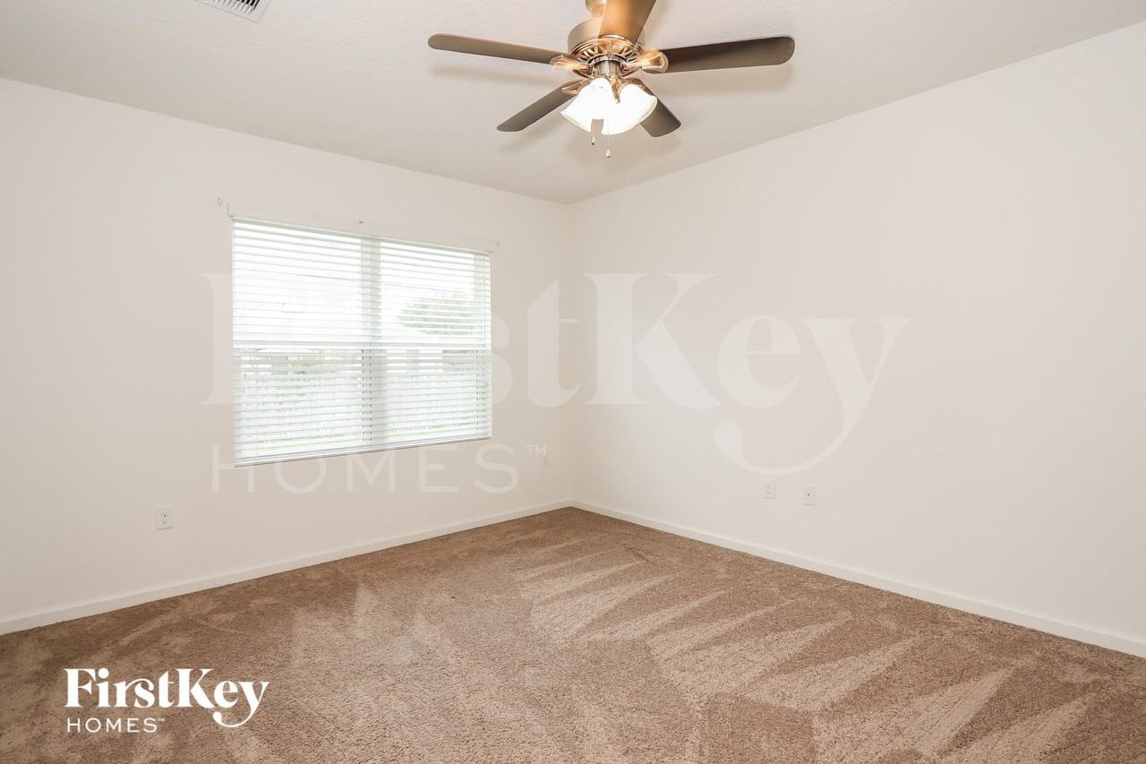 1053 Sw Canary Ter - Photo 7 of 15