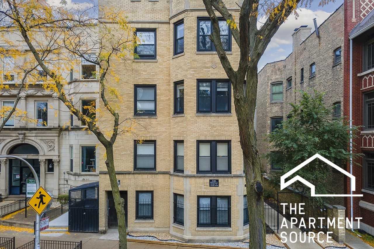 W Roscoe St #2S - Photo 4 of 5