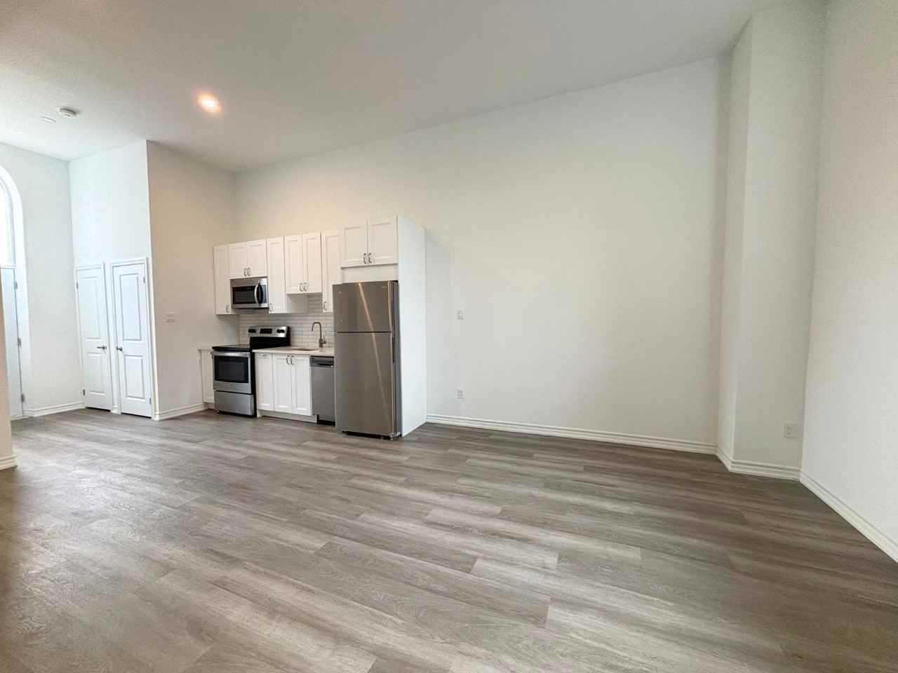 16 West Ave S #117 - Photo 5 of 9