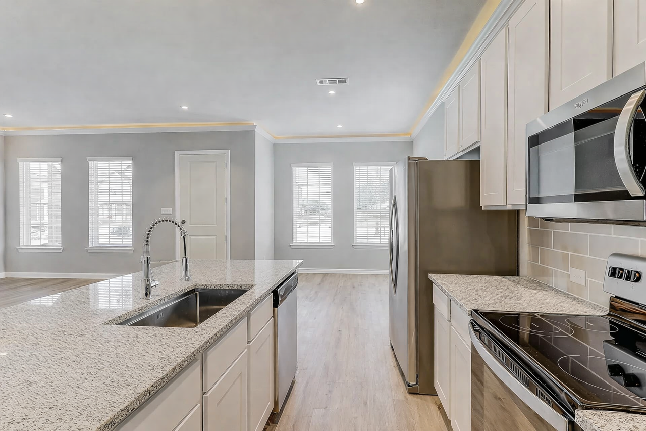 139 Pinnacle Ln - Photo 3 of 10