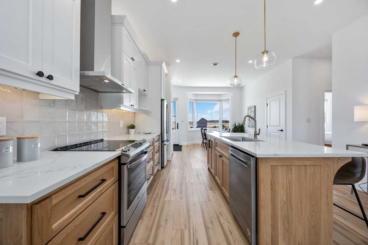 6320 Lakeshore Rd - Photo 2 of 33